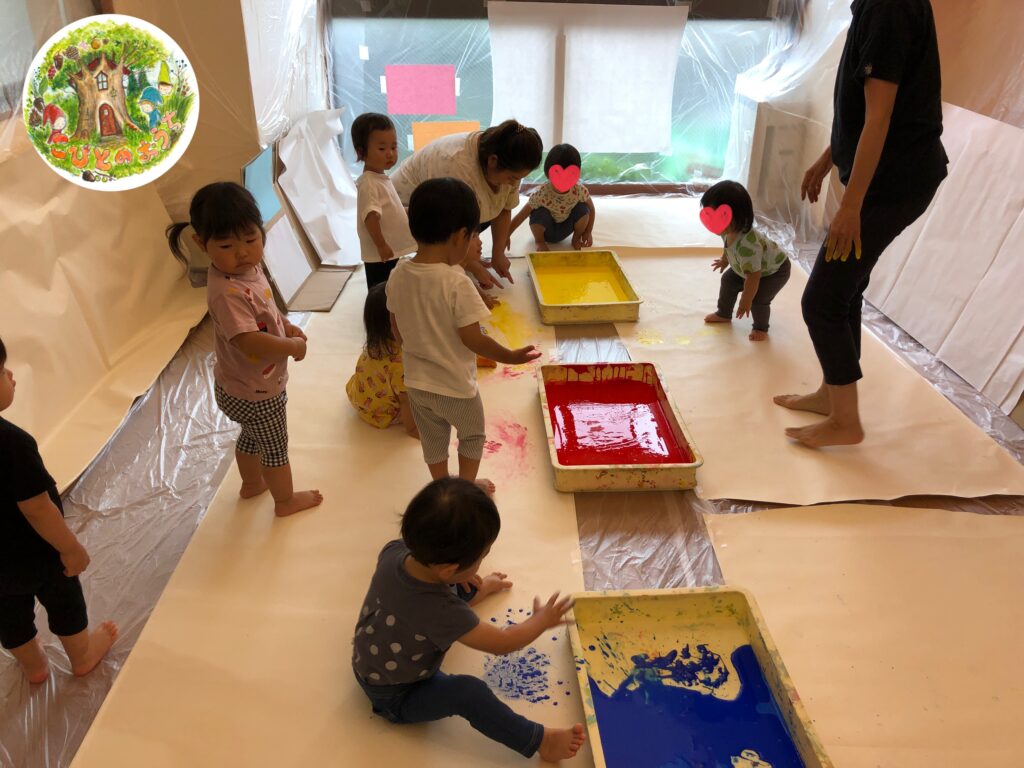 お楽しみ会「絵の具で遊ぼう!」 :こびとのおうち